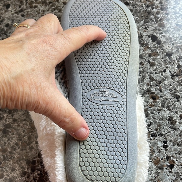 NEW with defect ( yellow sole) Dluxe Dearfoams Women's Slippers size Large 9-10 - Picture 11 of 11